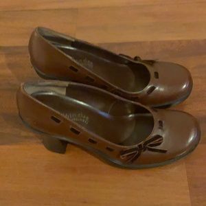 Dark Brown skechers size6.5